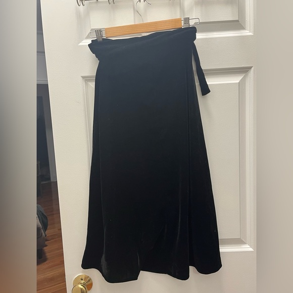 Gap Black Velvet Midi Skirt - Picture 2 of 5